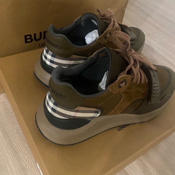 Burberry sneakers - Picture 7 of 10
